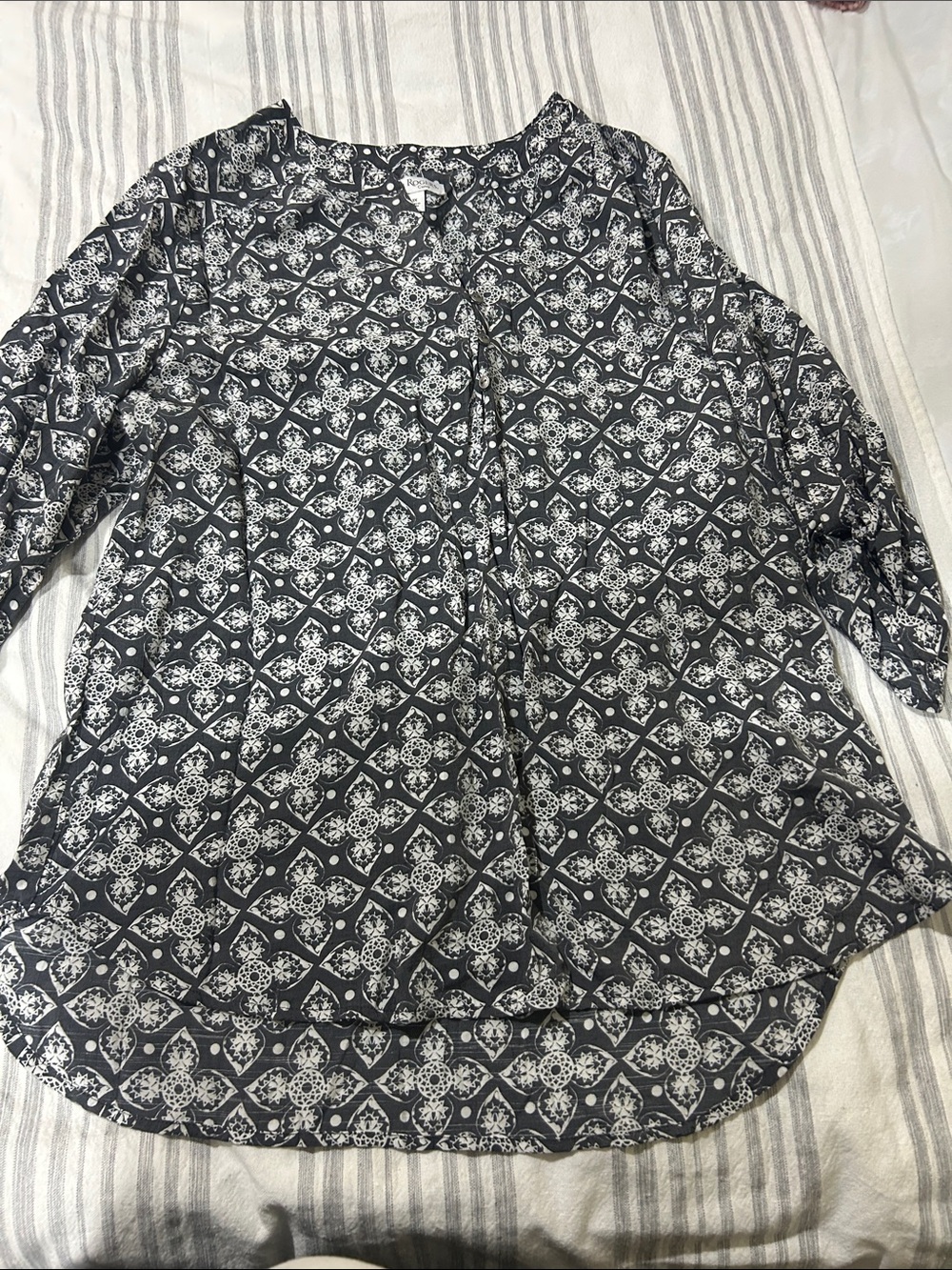🔥 Grey & White Patterned Long Sleeve Blouse